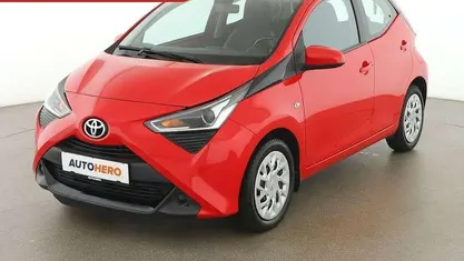 Rot Gebraucht 2020 Toyota Aygo X-play Kleinwagen | € 10.390 (Fairer Preis)