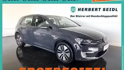 Gebraucht VW Golf 100 kW (136 PS) 2021 Uranograu Limousine