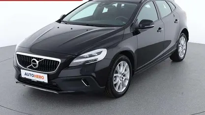 Gebraucht Volvo V40 Momentum 150 PS (110 kW) 2017 Schwarz Kleinwagen