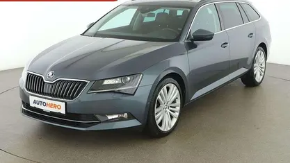 Grau Gebraucht 2017 Skoda Superb Style Kombi | € 19.090 (Fairer Preis)