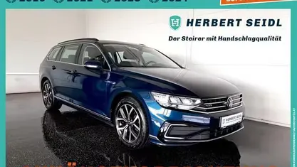 Gebraucht VW Passat GTE 156 PS (114 kW) 2022 Aquamarinblaumetallic Kombi