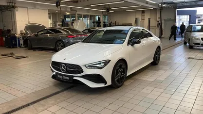 Gebraucht Mercedes CLA200 AMG line 150 PS (110 kW) 2024 Polarweiß Coupé