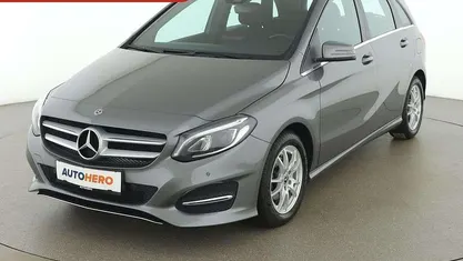 Grau Gebraucht 2018 Mercedes B180 Style Van / Kleinbus | € 15.890 (Guter Preis)