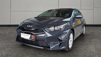 Grau Gebraucht 2022 Kia Ceed Sportswagon Silver Kombi | € 19.777 (Etwas zu teuer)