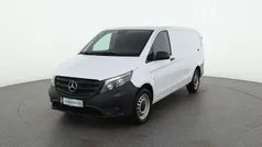 Weiß Gebraucht 2024 Mercedes Vito Van / Kleinbus | € 43.188 (Fairer Preis)
