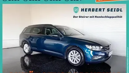 Gebraucht VW Passat Business 150 PS (110 kW) 2022 Aquamarinblau metallic Kombi