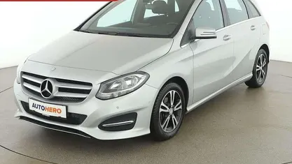 Grau Gebraucht 2016 Mercedes B180 Style Van / Kleinbus | € 13.990 (Etwas zu teuer)