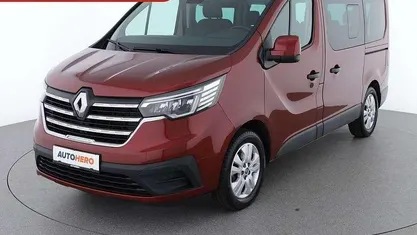 Rot Gebraucht 2023 Renault Trafic Van / Kleinbus | € 37.790 (Guter Preis)