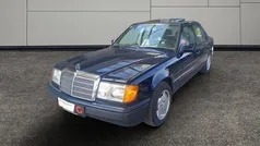Blau Gebraucht 1990 Mercedes E260 Limousine | € 7.966