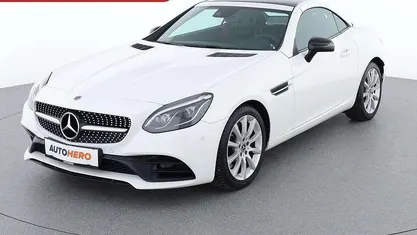Weiß Gebraucht 2018 Mercedes SLC180 AMG line Cabrio | € 30.290