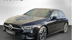 Kosmosschwarz metallic Gebraucht 2023 Mercedes A180 Limousine | € 31.890 (Guter Preis)