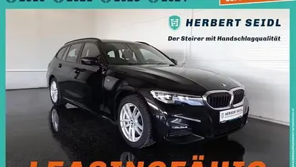 Schwarzmetallic Gebraucht 2021 BMW 330e M Sport Kombi | € 30.880 (Guter Preis)