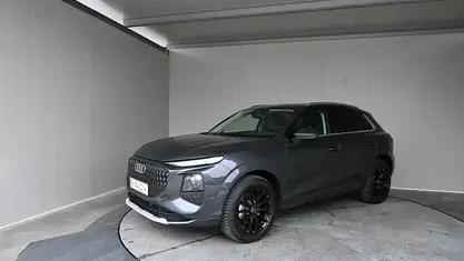 Dunkelgrau metallic Neu 2026 Audi Q3 SUV | € 48.490 (Guter Preis)