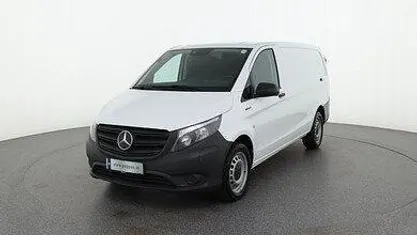 Gebraucht Mercedes e-Vito 85 kW (116 PS) 2023 Weiß Van / Kleinbus