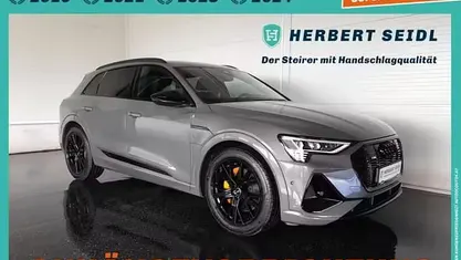 Gebraucht Audi e-tron Black Edition 230 kW (313 PS) 2022 Chronosgrau metallic SUV