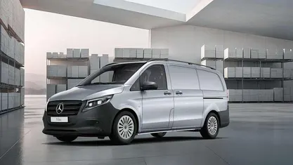 Silber Gebraucht 2024 Mercedes Vito Van | € 59.988