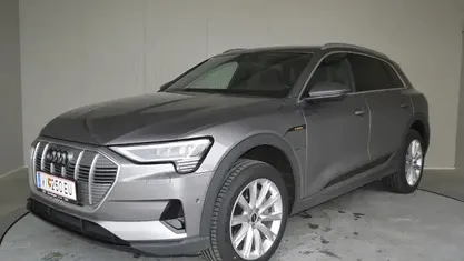 Mittelgrau metallic Gebraucht 2021 Audi e-tron Business SUV | € 46.857
