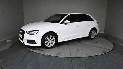 Gebraucht Audi A3 Basis 116 PS (85 kW) 2020 Weiss  normal Limousine
