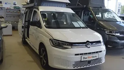 Weiss normal Gebraucht 2023 VW Caddy Maxi Style Van / Kleinbus | € 49.990