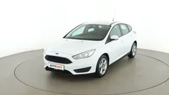 Weiß Gebraucht 2015 Ford Focus Trend Limousine | € 8.790 (Fairer Preis)