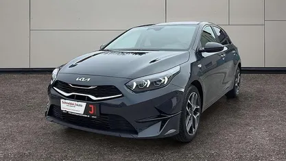 Neu Kia Ceed Silver 101 PS (74 kW) 2025 Grau Kleinwagen