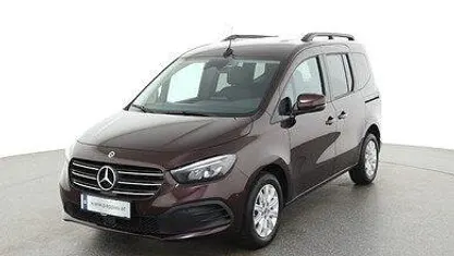 Gebraucht Mercedes T180 Progressive 131 PS (96 kW) 2024 Rot Van / Kleinbus