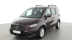 Rot Gebraucht 2024 Mercedes T180 Progressive Van / Kleinbus | € 34.788 (Guter Preis)