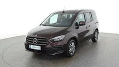 Rubellitrot metallic Gebraucht 2024 Mercedes T180 Style Van / Kleinbus | € 39.588 (Fairer Preis)