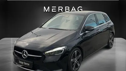 Kosmosschwarz metallic Gebraucht 2024 Mercedes B220 Progressive Van / Kleinbus | € 38.990 (Fairer Preis)
