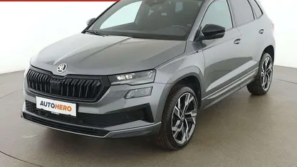 Grau Gebraucht 2024 Skoda Karoq SportLine SUV | € 32.790 (Fairer Preis)