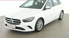 Weiß Gebraucht 2022 Mercedes B180 Style Van / Kleinbus | € 23.490 (Superpreis)