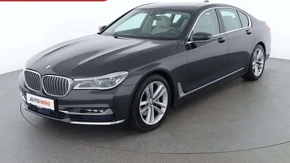 Grau Gebraucht 2016 BMW 740 Limousine | € 35.590 (Fairer Preis)