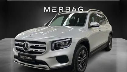 Iridiumsilber metallic Gebraucht 2024 Mercedes GLB180 SUV | € 42.990 (Superpreis)