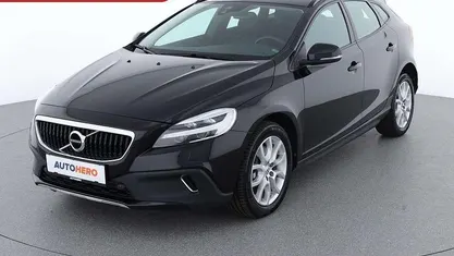 Schwarz Gebraucht 2017 Volvo V40 Momentum Kleinwagen | € 15.590 (Fairer Preis)