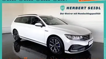 Gebraucht VW Passat GTE 156 PS (114 kW) 2022 Oryxweiß perlmutteffekt Kombi