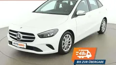 Weiß Gebraucht 2022 Mercedes B180 Style Van / Kleinbus | € 24.090 (Guter Preis)