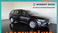 Grau Gebraucht 2022 VW Passat Business Kombi | € 21.880 (Fairer Preis)