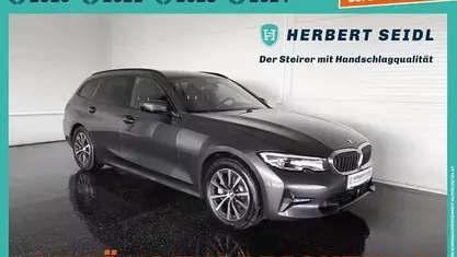 Gebraucht BMW 330e Sport Line 252 PS (185 kW) 2021 Mineralgraumetallic Kombi
