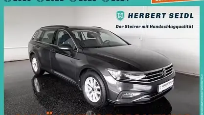 Grau Gebraucht 2022 VW Passat Business Kombi | € 24.480 (Fairer Preis)