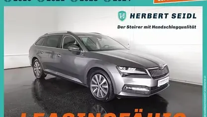 Graphitegraumet. Gebraucht 2022 Skoda Superb Style Kombi | € 23.480 (Fairer Preis)