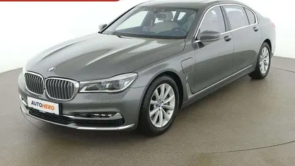 Grau Gebraucht 2018 BMW 740 Executive Limousine | € 36.390 (Fairer Preis)