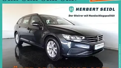 Gebraucht VW Passat 122 PS (89 kW) 2022 Mangangraumetallic Kombi