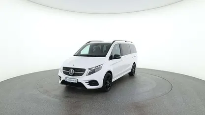 Bergkristallweiß met Gebraucht 2023 Mercedes V300 Night Van / Kleinbus | € 111.588