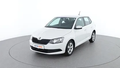 Weiß Gebraucht 2016 Skoda Fabia Active Limousine | € 9.990 (Fairer Preis)