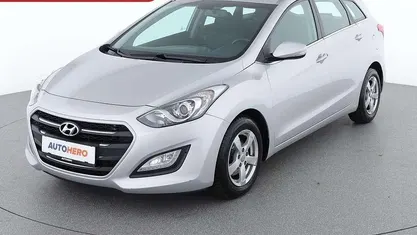Grau Gebraucht 2015 Hyundai i30 Comfort Kombi | € 10.690 (Fairer Preis)
