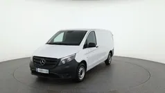 Arktikweiß Gebraucht 2021 Mercedes Vito Van / Kleinbus | € 23.990 (Guter Preis)