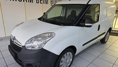 Weiß Gebraucht 2016 Opel Combo Kleinwagen | € 7.900