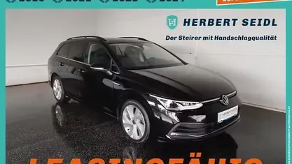 Gebraucht VW Golf VIII Style 150 PS (110 kW) 2021 Deepblackperleff. Kombi