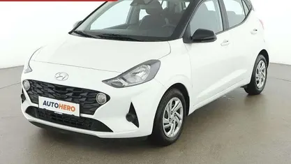 Gebraucht Hyundai i10 67 PS (49 kW) 2021 Weiß Kleinwagen