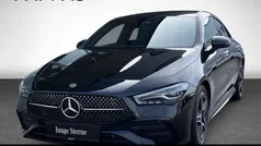 Kosmosschwarz metallic Neu 2024 Mercedes CLA180 AMG Line Premium Limousine | € 43.900 (Fairer Preis)